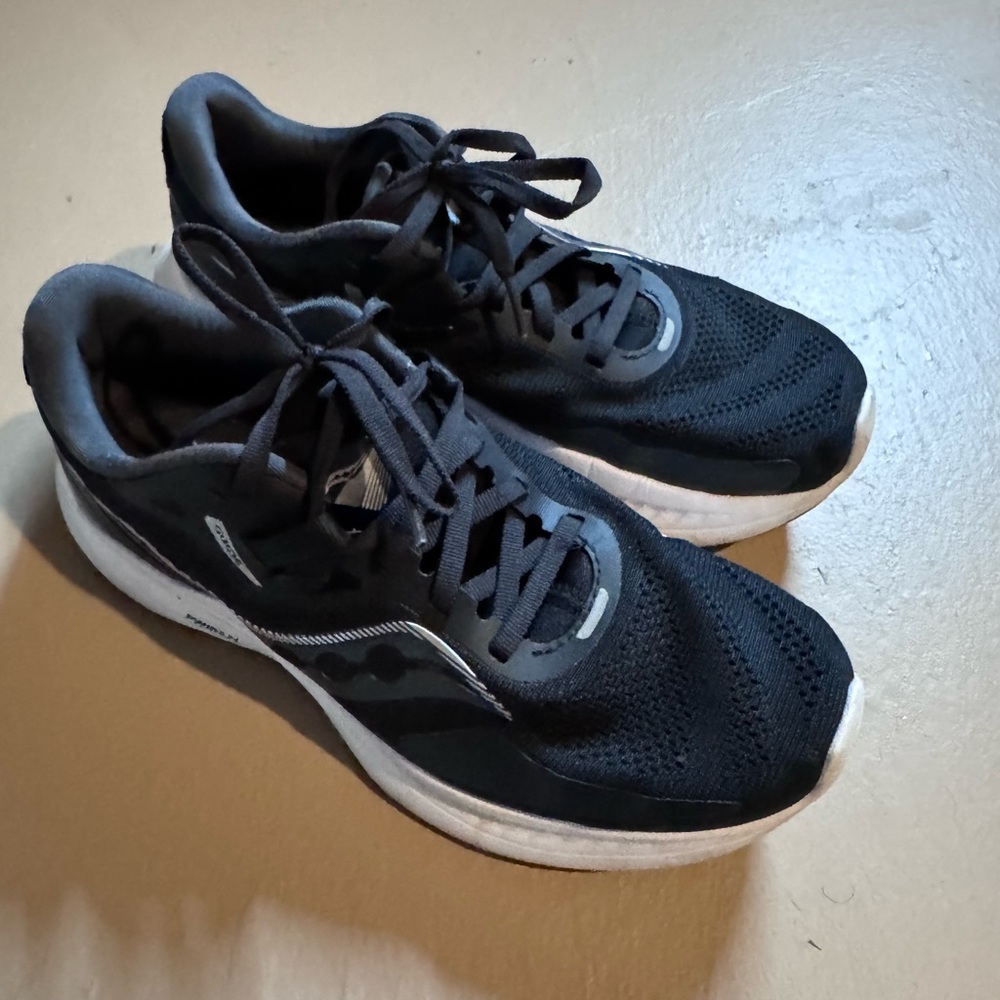 SAUCONY
GUIDE 15 RUNNING SHOE - WOMEN'S